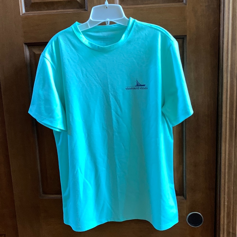 Men’s Vineyard Vines size medium performance t-shirt